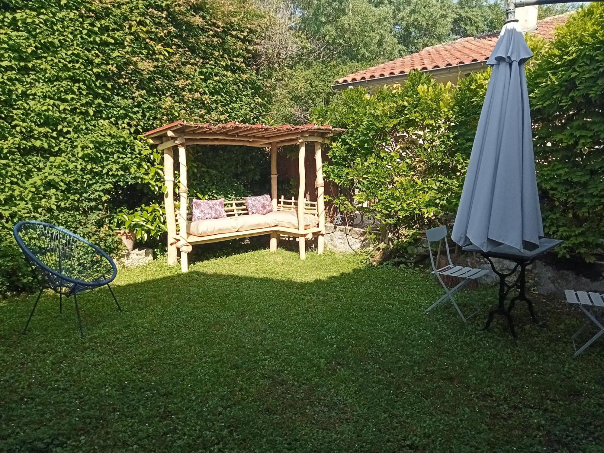 Maison En Pierre Restauree Avec Jardin أوش المظهر الخارجي الصورة